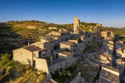 Vista aérea del pueblo medieval de Guimerà, en la comarca leridana de Urgell.