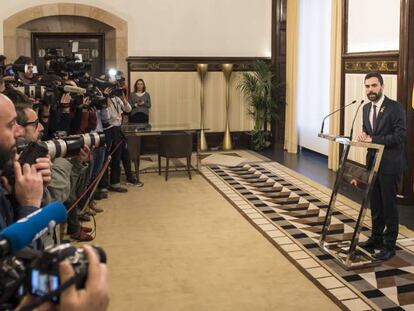 El president del Parlament, Roger Torrent, durant l'anunci d'ajornament del ple d'investidura.