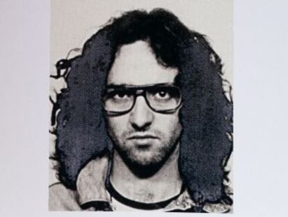 Uno de los paneles de la exposici&oacute;n con im&aacute;genes de fotomat&oacute;n de un joven Bola&ntilde;o.