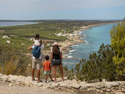 El Mirador de La Mola, un lugar ideal desde el que se puede contemplar la totalidad de la costa norte y sur de la isla de Formentera.