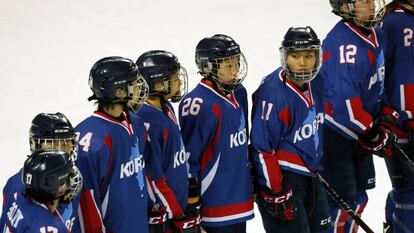 El equipo intercoreano de hockey femenino, este domingo en Incheon (Corea del Sur).