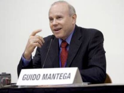 En la imagen un registro del ministro de Hacienda de Brasil, Guido Mantega, quien indicó que el plazo de gestión de carreteras que se ofrece actualmente al sector privado, que es de 25 años, pasará a 30 años y con créditos oficiales a 25 años y no a 20 como hasta ahora. EFE/Archivo