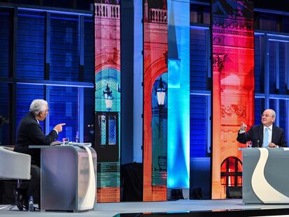 António Costa, candidato socialista, y Rui Rio, del Partido Social Demócrata, durante el debate que mantuvieron en la cadena pública RTP el pasado jueves 13.