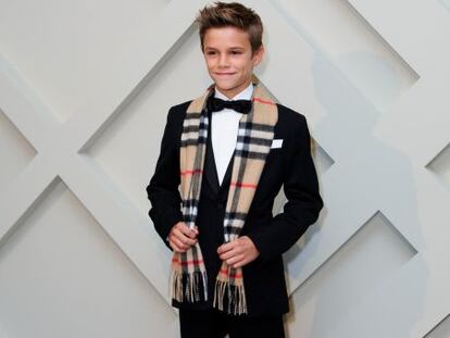 Romeo Beckham protagoniza el nuevo anuncio navide&ntilde;o de Burberry.