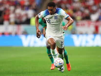 Bellingham conduce el balón durante el encuentro ante Senegal.