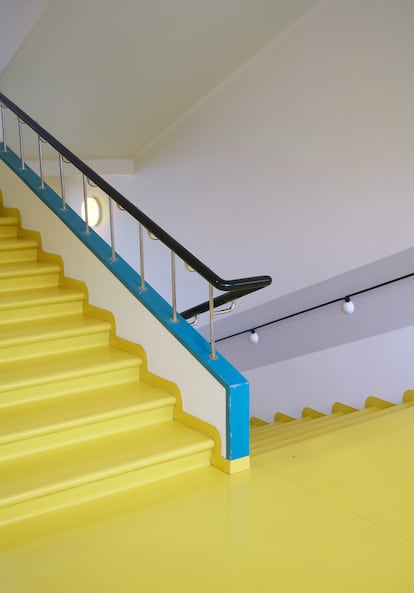 Plano general de las coloristas escaleras del sanatorio de Paimio.
