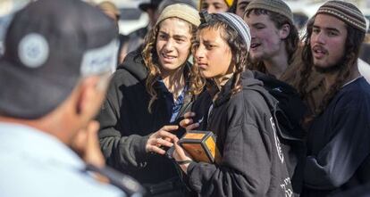 Colonos judíos durante una manifestación el lunes en Israel.