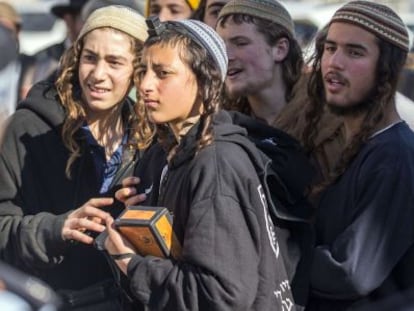 Colonos judíos durante una manifestación el lunes en Israel.