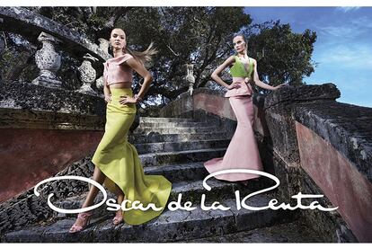 Daria Strokous y Sasha Luss le ponen cara a la colorida primavera del desaparecido Oscar de la Renta. Tras el objetivo, Steve Hiett.