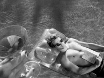 Imagen cedida por Iconoclastic Features de un fotograma de la película "Joshua Tree, 1951: A portrait of James Dean", presentada en el festival Queer de Lisboa, en la que James Preston encarna al mítico actor, presentándolo como un joven problemático, intelectual y muy sexual.