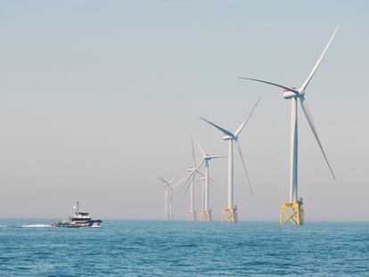 Parque eólico frente a la costa de East Anglia, al sudeste de Gran Bretaña.