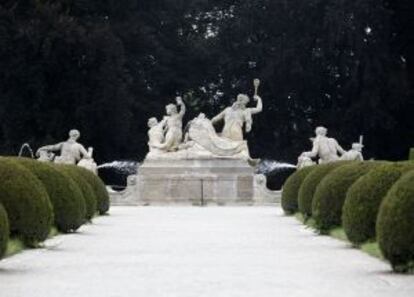 Fuente monumental en los jardines del castillo de Cesky Krumlov, en República Checa.