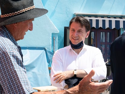 Giuseppe Conte, a la derecha, durante su visita a Venecia para la presentación de un nuevo sistema de diques para proteger la laguna.