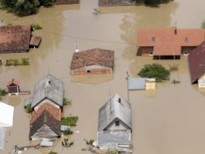 A cidade de Orasje, na Bósnia, nas piores inundações em cem anos.