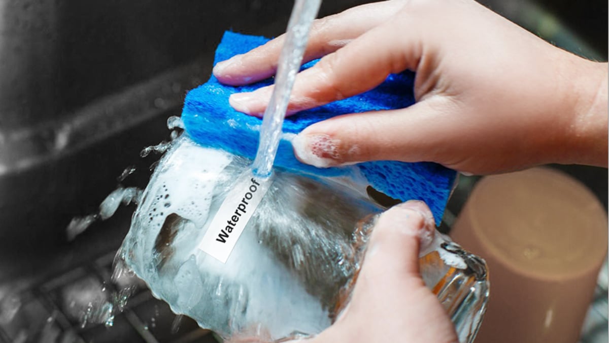 Etiquetas resistentes al agua.
