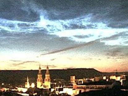 Las nubes noctilucentes se forman en capas muy altas y son propias de zonas próximas al Polo Norte, pero el pasado fin de semana se vieron en la Península