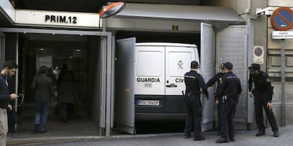 Un furgón de la Guardia Civil entra este jueven en la Audiencia Nacional.