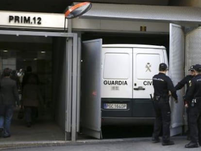 Un furgón de la Guardia Civil entra este jueven en la Audiencia Nacional.