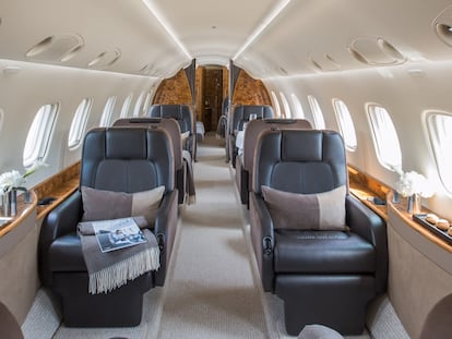 El interior de un Embraer Legacy 600 VIP, similar al que compró la Policía.