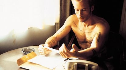 Guy Pearce, en un fotograma de la pel&iacute;cula &#039;Memento&#039;.