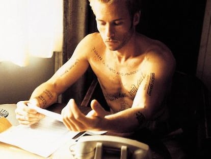 Guy Pearce, en un fotograma de la pel&iacute;cula &#039;Memento&#039;.