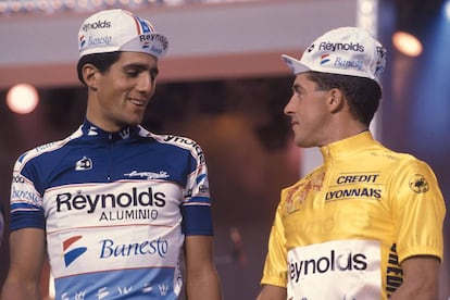 Miguel Indurain y Pedro Delgado, en el Tour de 1989.