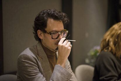 El diseñador Juan Avellaneda, miembro del jurado de los primeros Premios ICON de Fragancias Masculinas, durante la deliberación en el Hotel Único de Madrid.