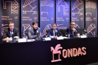 De izquierda a derecha, Juan Pablo Álvarez, director corporativo de marketing e investigación de PRISA Radio; Vicente Jiménez, director general de la Cadena SER; Augusto Delkáder, presidente de PRISA Radio, y Josep María Martí, secretario general de los Premios Ondas.