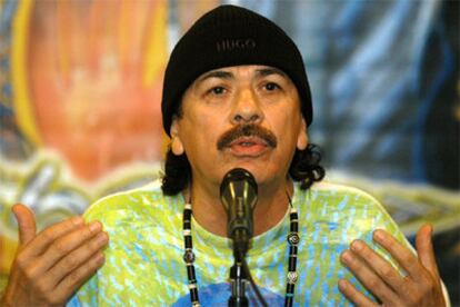 Carlos Santana, durante su conferencia de prensa en San Salvador.