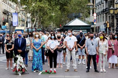 Familiares de las víctimas del 17-A, en La Rambla en el cuarto aniversario de los ataques.