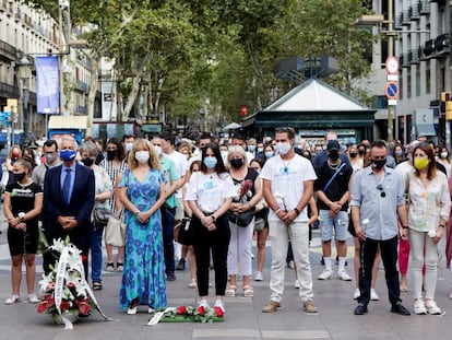 Familiares de las víctimas del 17-A, en La Rambla en el cuarto aniversario de los ataques.