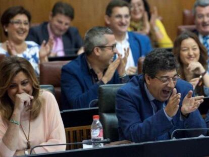 D&iacute;az, Valderas y Jim&eacute;nez Barrios, este jueves en el pleno del Parlamento.