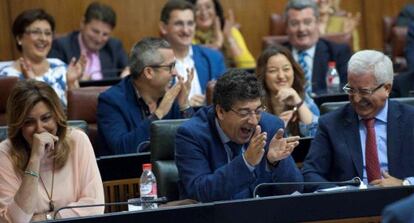 Díaz, Valderas y Jiménez Barrios, este jueves en el pleno del Parlamento.