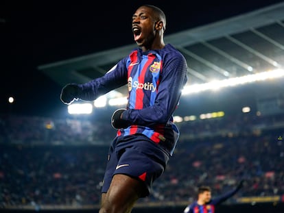 Dembélé celebra un gol la temporada pasada.