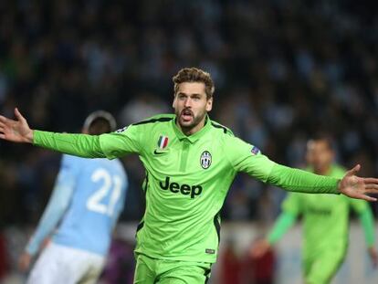 Llorente celebra su gol al Malmoe