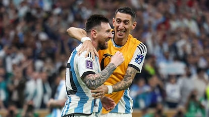 Lionel Messi y Ángel Di María, durante la final ante Francia en Qatar 2022.