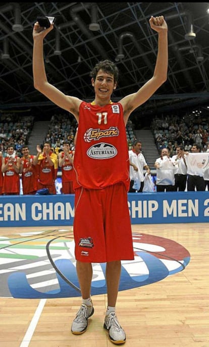 Abrines, tras ganar el Europeo sub 18 y ser nombrado mejor jugador.