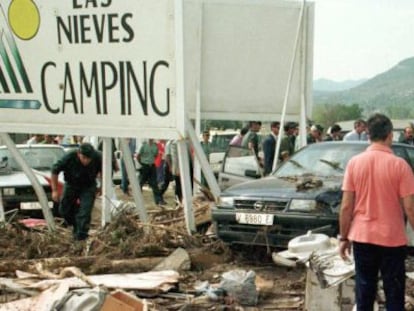 El camping de Biescas tras la riada de agosto de 1996.