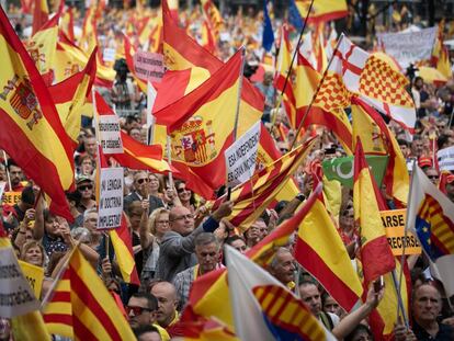 Manifestació per celebrar el 12-O al passeig de Gràcia.