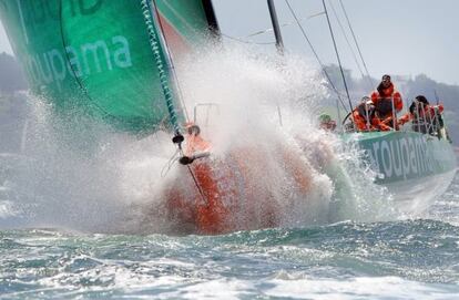 La tripulación del Groupama, en aguas irlandesas