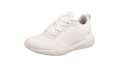 Zapatillas Skechers sobre fondo blanco.