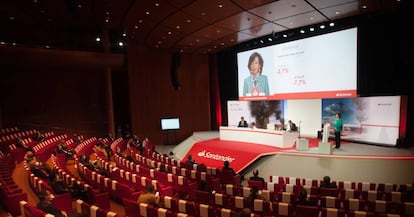 Una junta general de accionistas de Banco Santander.