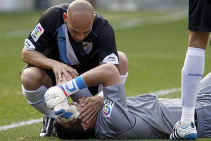 Asenjo, tras lesionarse ayer.