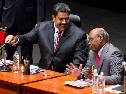 Maduro, junto al vicepresidente Arist&oacute;bulo Ist&uacute;riz.