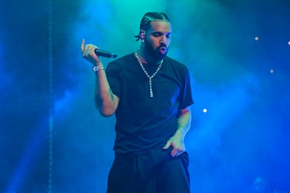 La música hip hop, que el rapero Drake ha llevado a lo más alto de las listas de éxitos, está relacionada con un aumento en la repetición de las melodías dentro de las canciones.