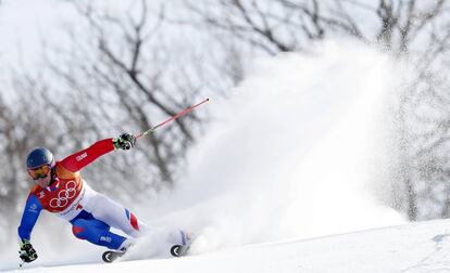 Alexis Pinturault, de Francia, en la segunda ronda del gran slalom masculino disputado en el Centro Alpino de Yongpyong, el 18 de febrero.