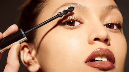 La máscara de pestañas Lash Sensational Sky High de Maybelline es un fenómeno viral.