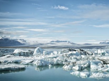 La fragmentació del gel afavoreix la reducció de superfície marina gelada a l'Àrtic.