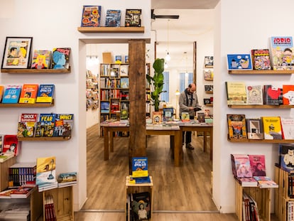 Interior de la librería Los tres de Moriarty, en Madrid.