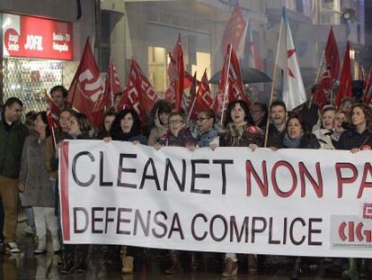 Manifestación en Ferrol de trabajadoras de Cleanet